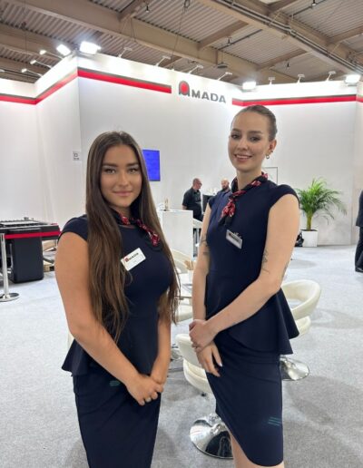 personel hostess na targi przemysłowe