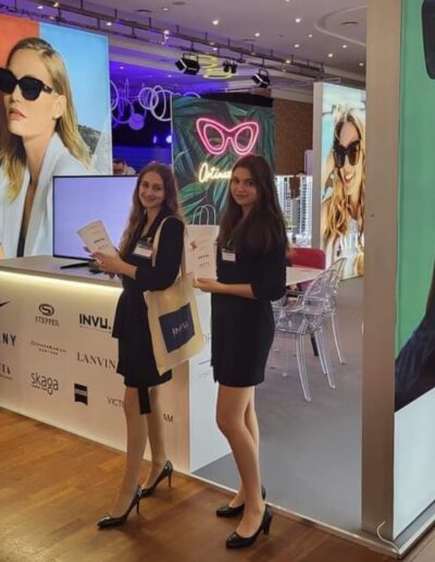 zespół hostessy do obsługi stoisk firm