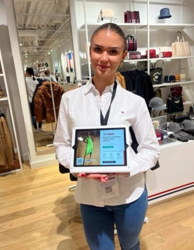 hostessa do montażu materiałów pos