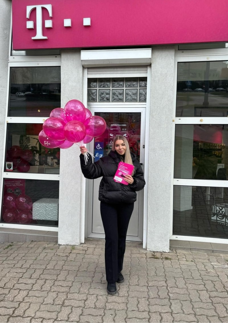 hostessa promująca firmę