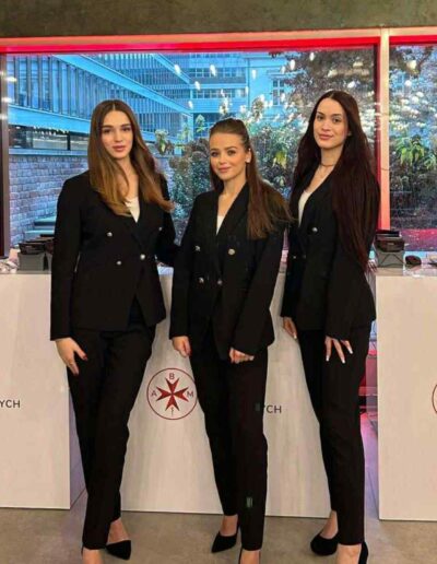 zespół hostess na konferencji