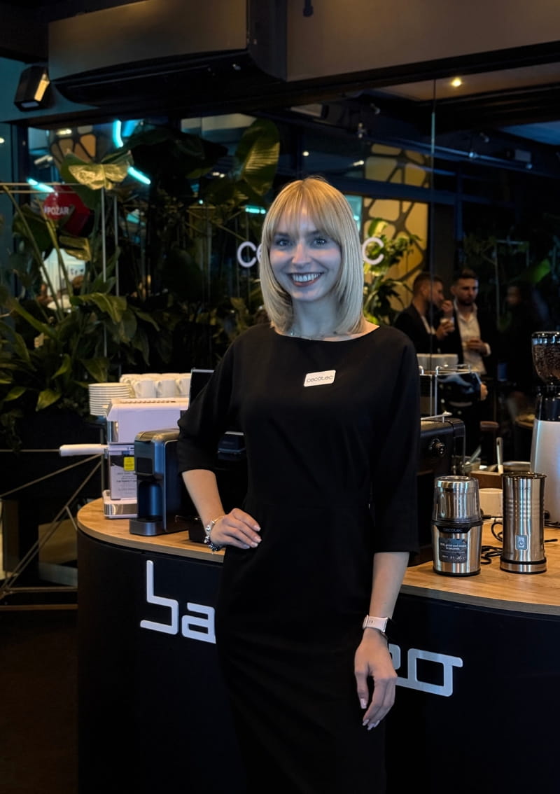 wycena pracy hostessy na event