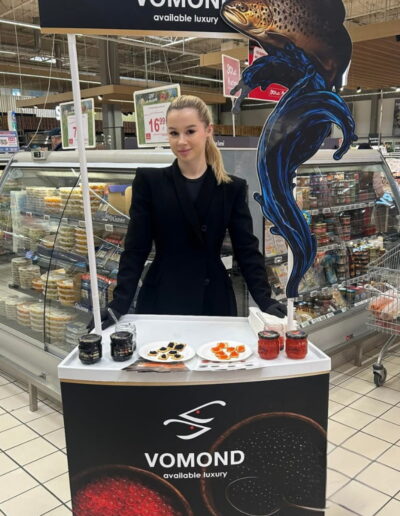 ambasadorka marki na degustacji produktów